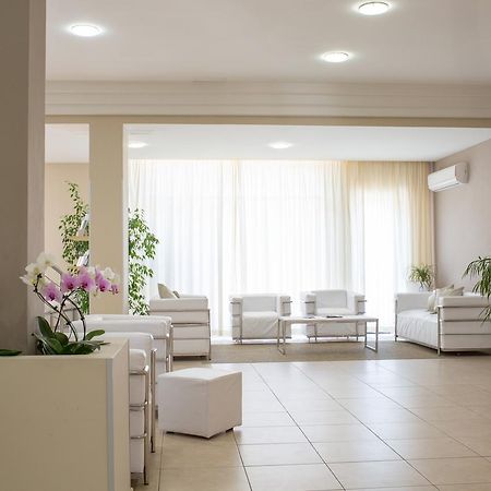 Hotel Holiday Vasto Eksteriør bilde