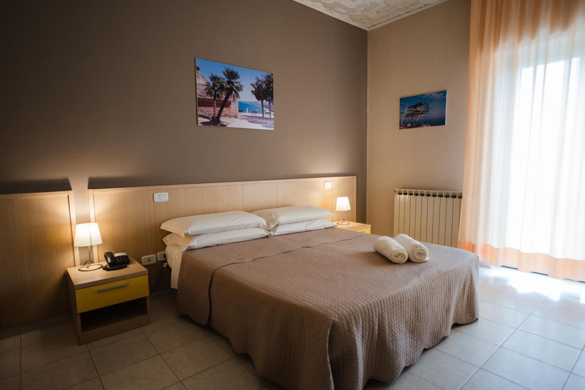 Hotel Holiday Vasto Eksteriør bilde