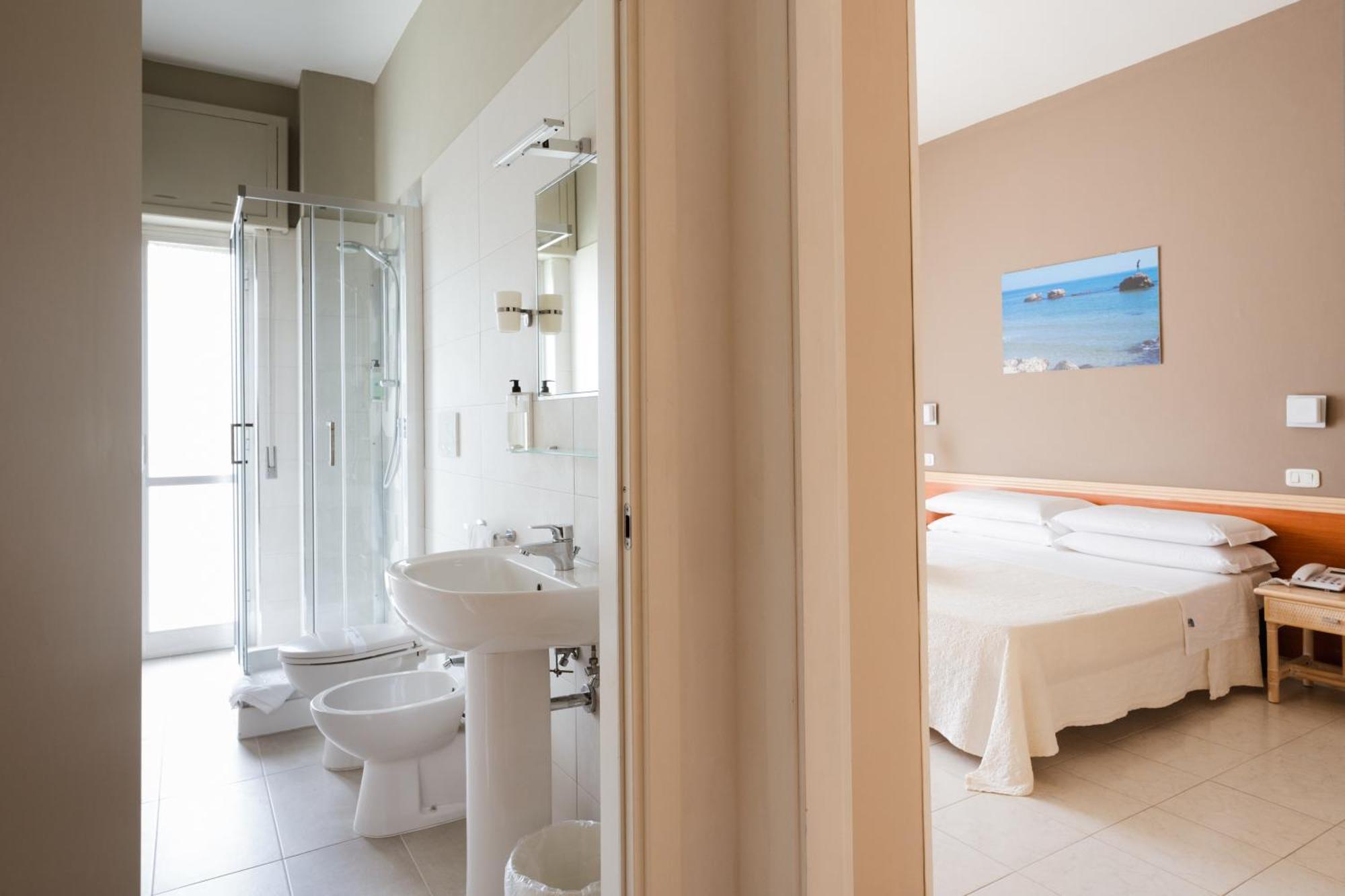 Hotel Holiday Vasto Eksteriør bilde