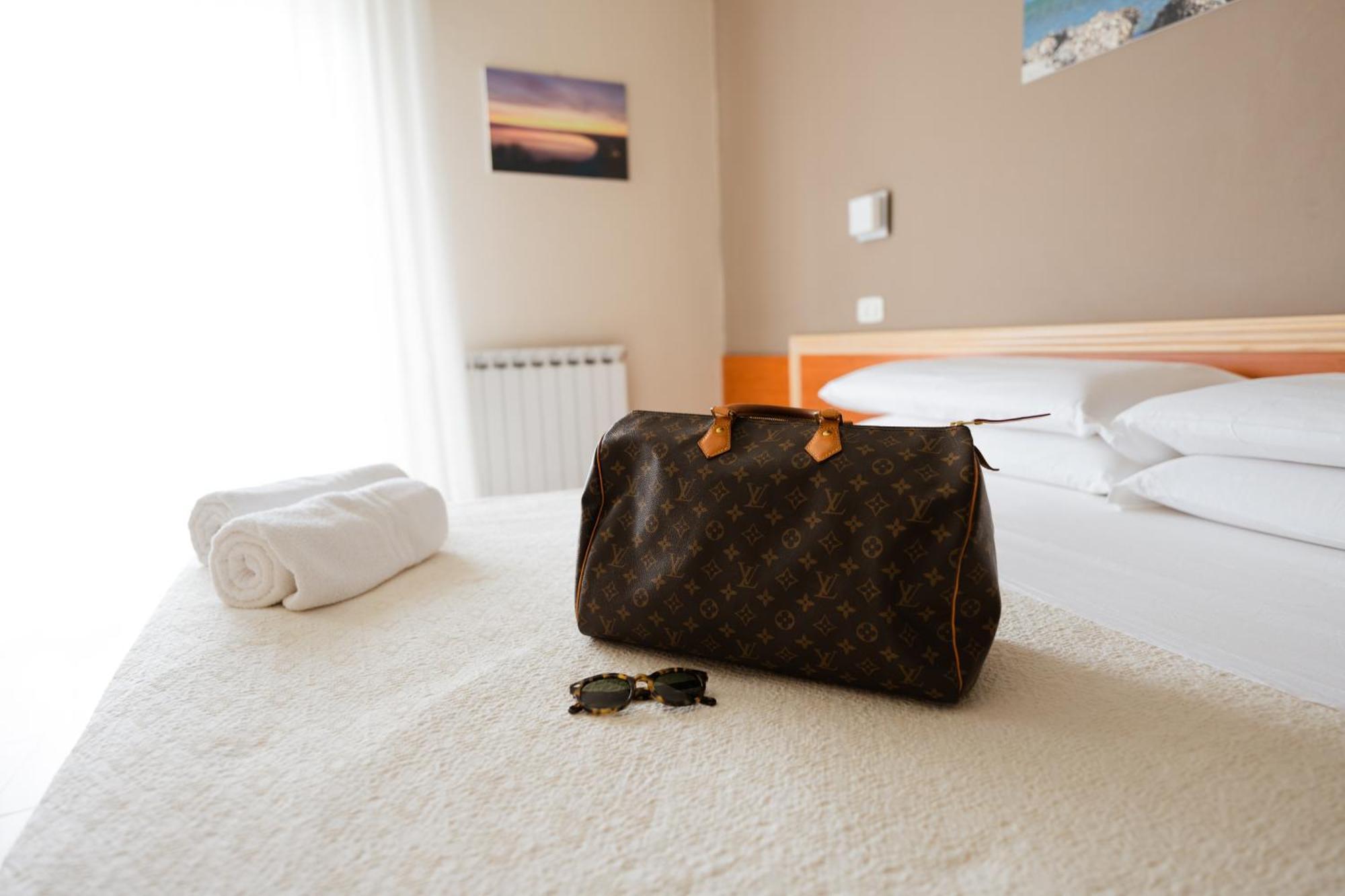 Hotel Holiday Vasto Eksteriør bilde