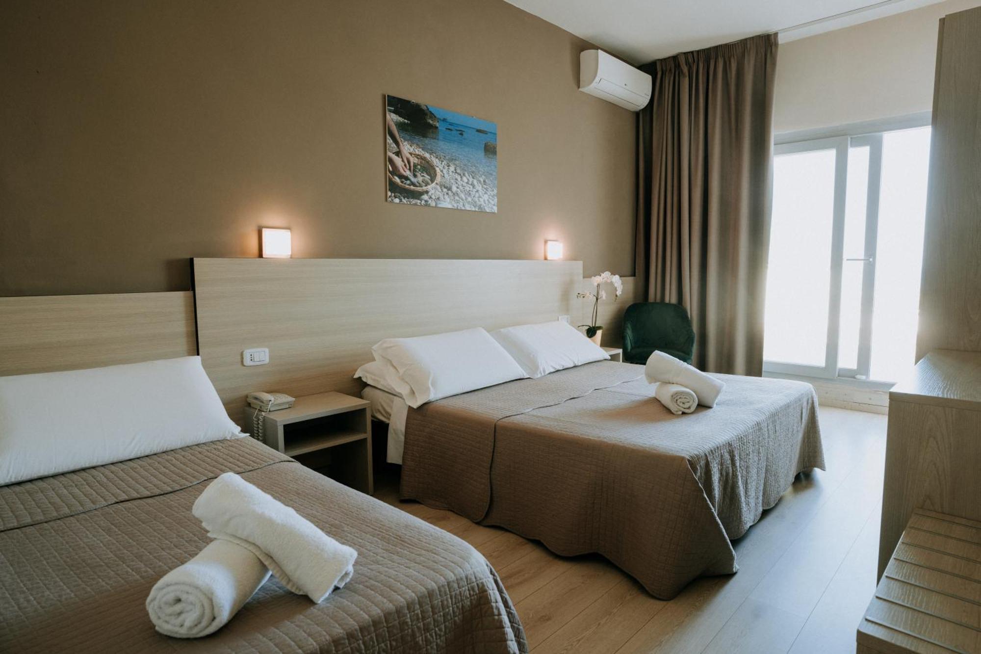 Hotel Holiday Vasto Eksteriør bilde