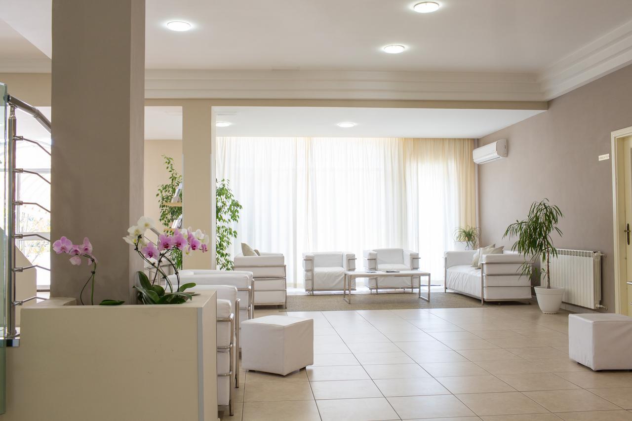 Hotel Holiday Vasto Eksteriør bilde