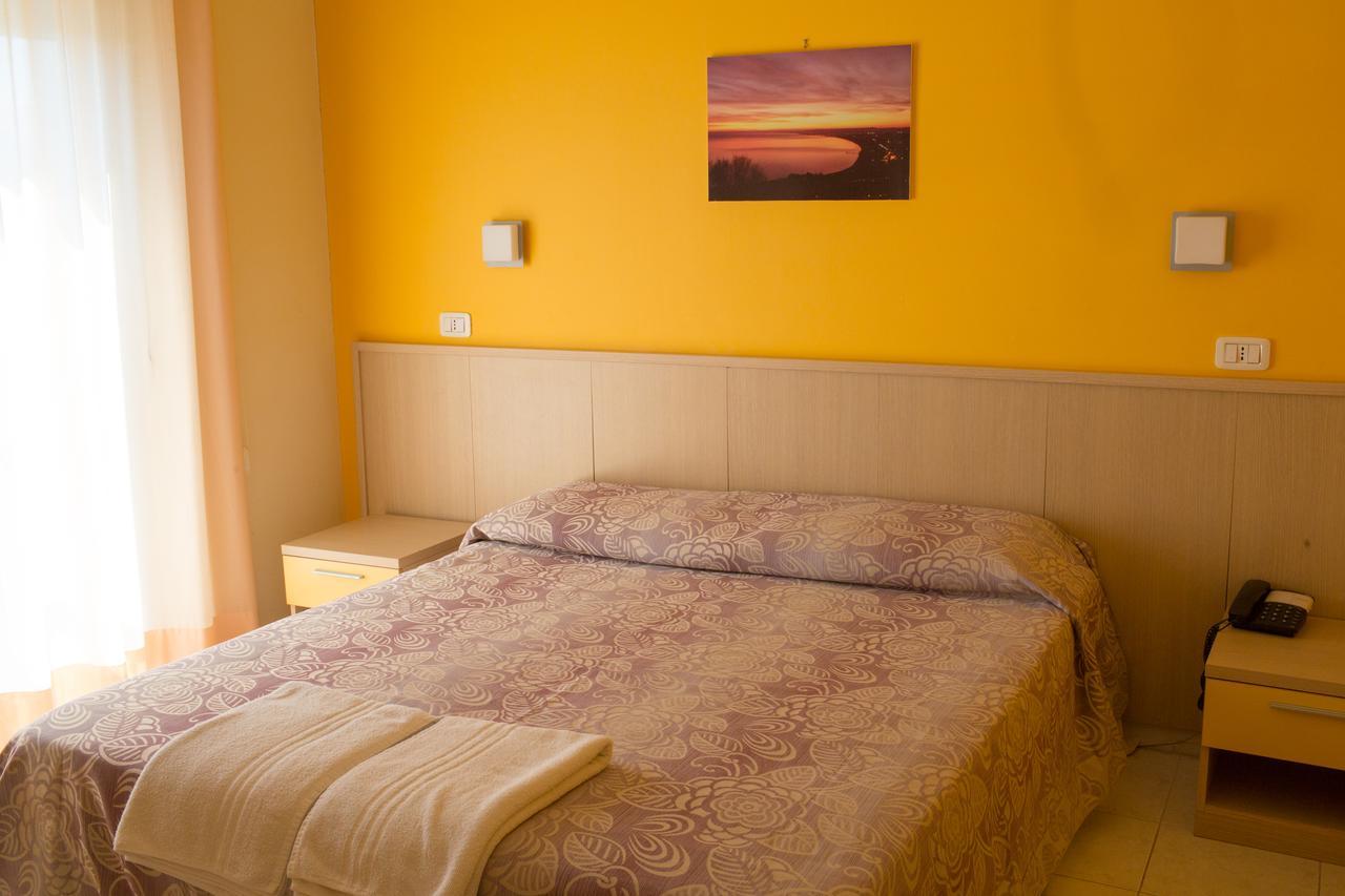 Hotel Holiday Vasto Eksteriør bilde